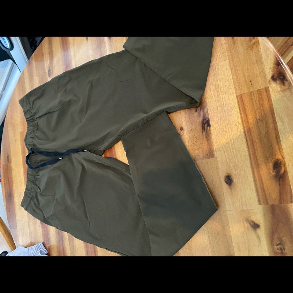 Lululemon on the fly pants, size 8